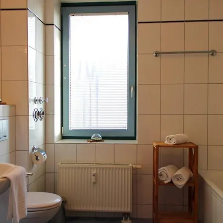 Inselblume 55 - In Der Strandburg Mit Hund Nyaraló Burgtiefe auf Fehmarn